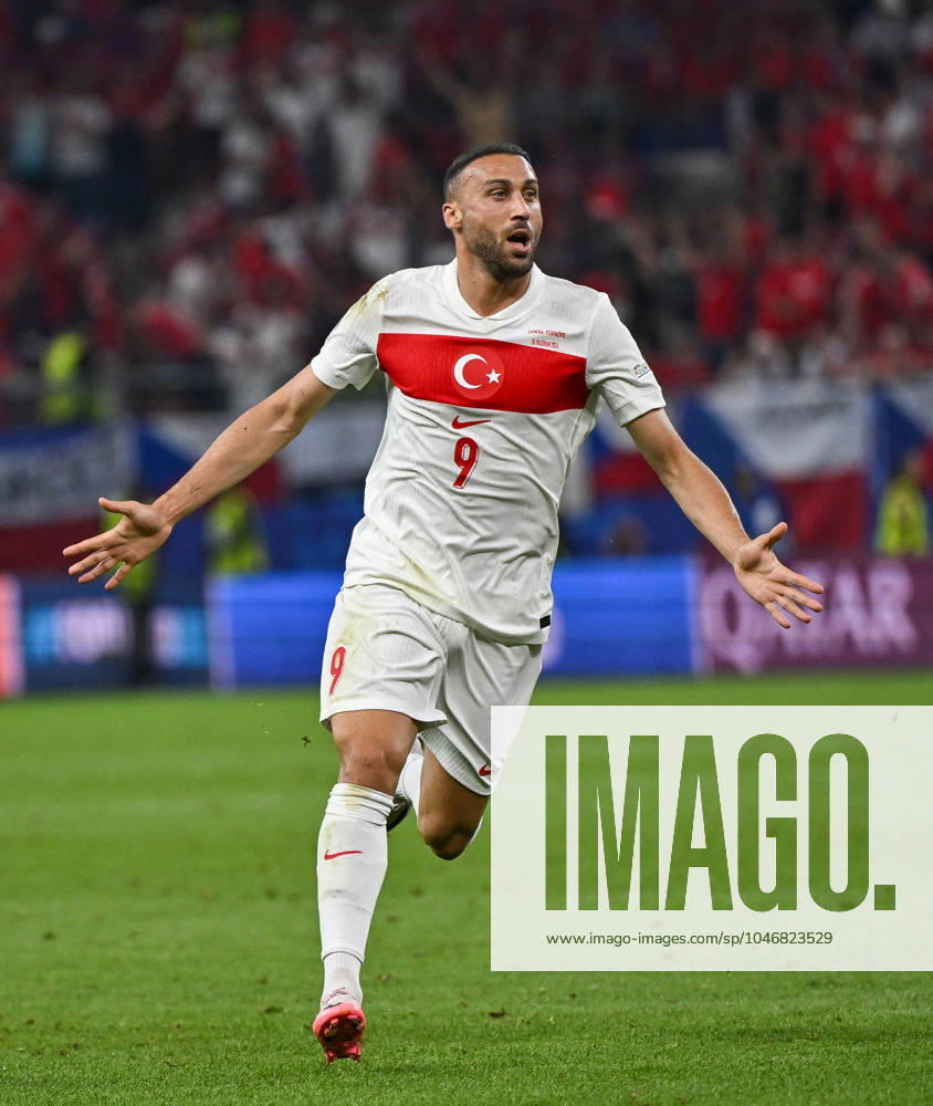 (240627) -- HAMBURG, June 27, 2024 -- Cenk Tosun of T¨¹rkiye celebrates his goal during the UEFA EURO, EM, Europameisterschaft,Fussball 2024 Group F match between T¨¹rkiye and the Czech Republic in Hamburg, Germany, June 26, 2024. ) (SP)GERMANY-HAMBURG-FOOTBALL-EURO 2024-CZECH REPUBLIC VS T?RKIYE RenxPengfei