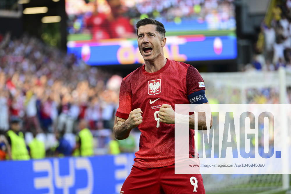 Torjubel zum 1:1 durch Robert Lewandowski 9 (Polen), Frankreich vs. Polen, Fussball, UEFA EURO, EM, Europameisterschaft,Fussball 2024, Gruppenphase, 3. Spieltag, 25.06.2024 Dortmund Nordrhein-Westfalen Deutschland