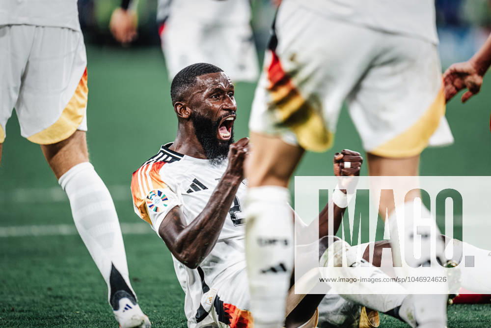 Fußball Herren UEFA-Fußball-Europameisterschaft 2024 Achtelfinale Deutschland vs. Dänemark 29.06.2024 Antonio Rüdiger ( 2, Deutschland) jubelt am Boden Dortmund BVB Stadion Dortmund Nordrhein-Westfalen Deutschland