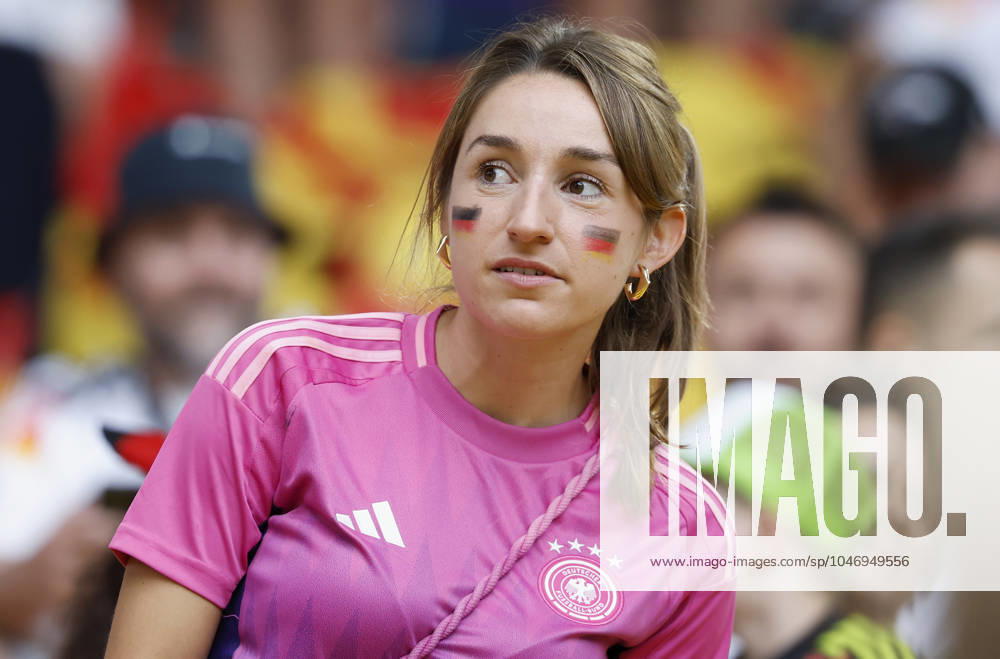 Fussball, Euro 2024, Achtelfinale, Deutschland – Daenemark, GER, Dortmund, BVB Stadion Bild: v. li. Lena Wurzenberger, Lebensgefaehrtin von Trainer, Coach, Julian Nagelsmann (Germany)