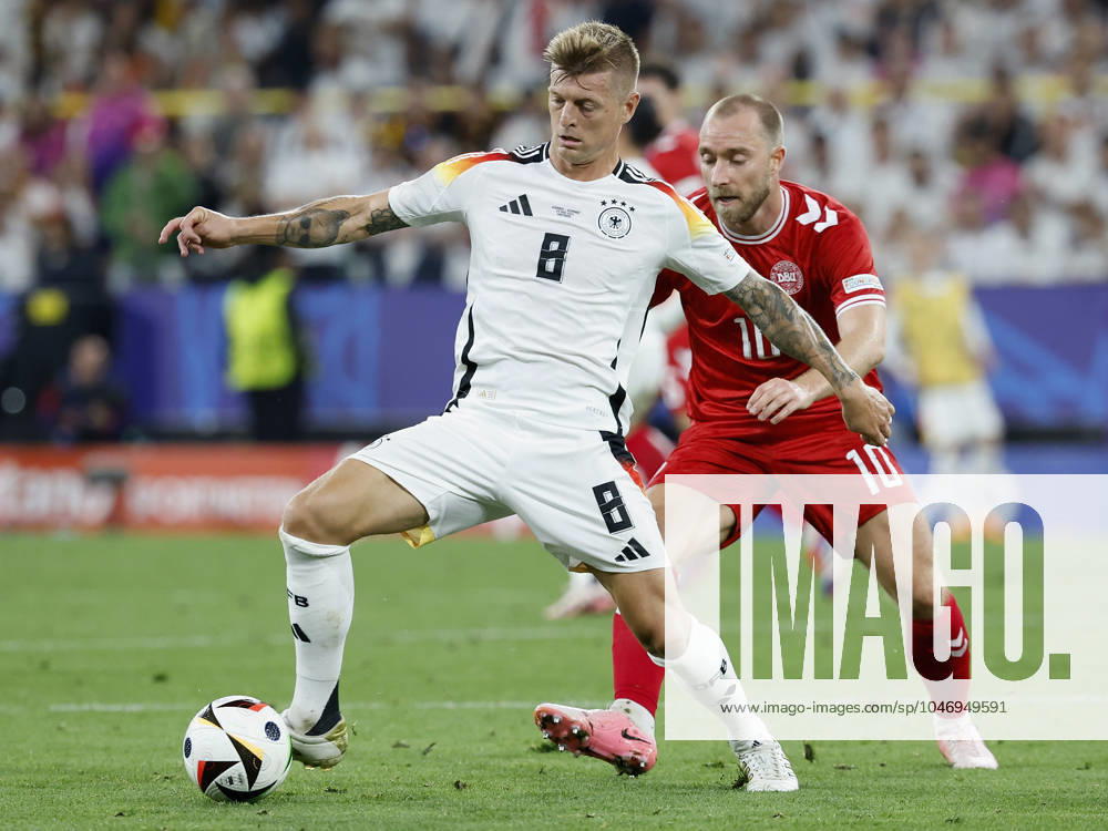 Fussball, Euro 2024, Achtelfinale, Deutschland – Daenemark, GER, Dortmund, BVB Stadion Bild: v. li. Toni Kroos (Germany, 8) und Christian Eriksen (Denmark, 10)