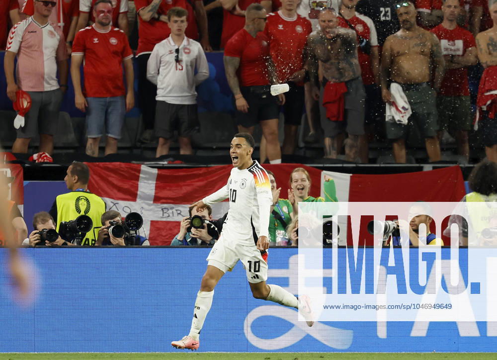 Fussball, Euro 2024, Achtelfinale, Deutschland – Daenemark, GER, Dortmund, BVB Stadion Bild: v. li. Torschuetze Jamal Musiala (Germany, 10) Jubel nach dem Tor zum 2:0, jubelnd, bejubelt, jubelt, jubeln, Emotionen, Cheering after the goal for, cheering, cheered, cheers, cheering,
