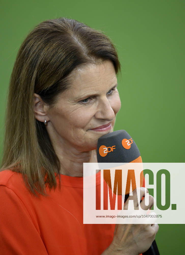 Katrin MUELLER-HOHENSTEIN (Müller-Hohenstein)(ZDF Moderatorin) Achtelfinale, Match M37, Deutschland (GER) - Daenemark (DEN) 2:0, am 29.06.2024 in Dortmund Deutschland. Fussball Europameisterschaft 2024 vom 14.06. - 14.07.2024 in Deutschland. Â