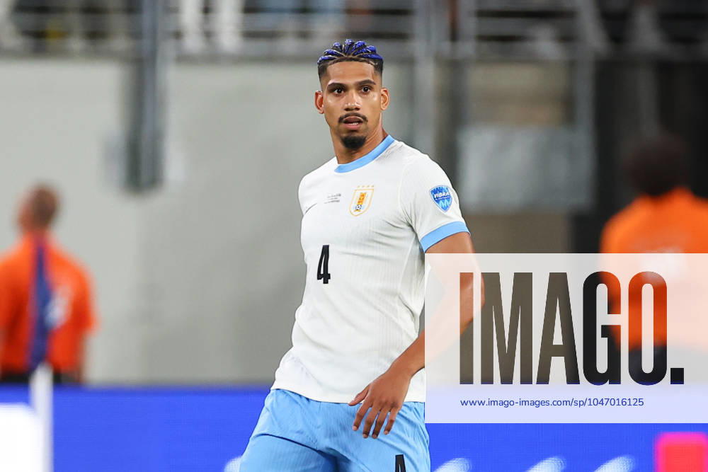 EAST RUTHERFORD, NJ - JUNE 27: Ronald Araujo 4 of Uruguay during the CONMEBOL Copa America Group C game against Bolivia on June 27, 2024 at MetLife Stadium in East Rutherford, New Jersey. (Photo by Rich Graessle Icon Sportswire) SOCCER: JUN 27 CONMEBOL Copa America - Uruguay vs Bolivia Icon240627901