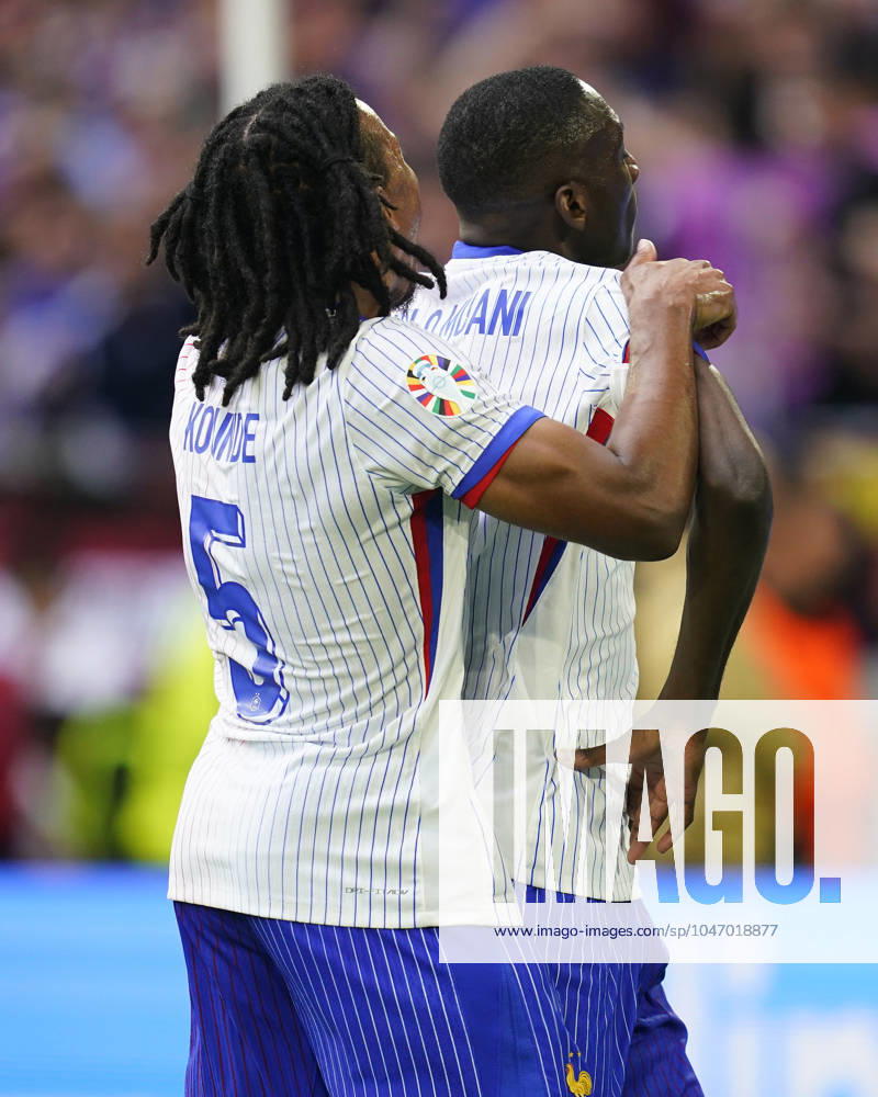 GER: France v Belgium. UEFA EURO, EM, Europameisterschaft,Fussball 2024 Randal Kolo Muani of France celebrates with his teammates after scoring the 1-0 during the UEFA Euro 2024 match between France and Belgium, Round of 16, played at Dusseldorf Arena on July 1, 2024 in Düsseldorf, Germany. kpng