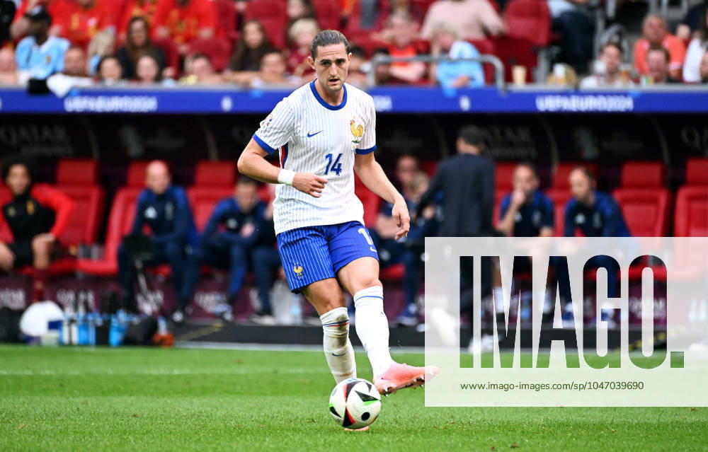 Fussball, Europameisterschaft, EURO 2024, Achtelfinale, Merkur Spiel-Arena Düsseldorf: Frankreich Belgien 1:0; Adrien Rabiot (FRA). Aktion, Einzelbild.