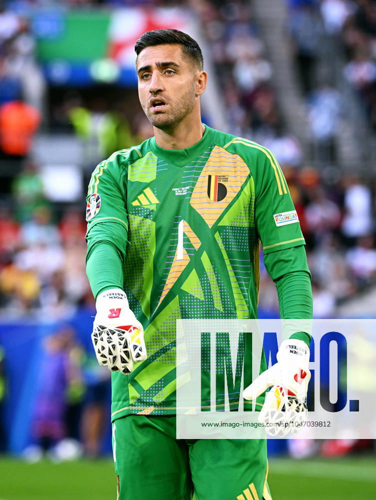 Fussball, Europameisterschaft, EURO 2024, Achtelfinale, Merkur Spiel-Arena Düsseldorf: Frankreich Belgien 1:0; Koen Casteels (BEL). Aktion, Einzelbild.