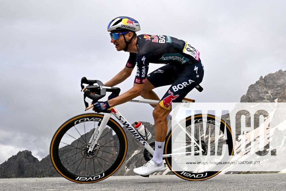 Russian Aleksandr Vlasov of Red Bull-Bora-Hansgrohe pictured in action during stage 4 of the 2024 Tour de France cycling race, from Pinerolo, Italy to Valloire, France (139,6 km) on Tuesday 02 July 2024. The 111th edition of the Tour de France starts on Saturday 29 June and will finish in Nice, France on 21 July. JASPERxJACOBS x95714734x