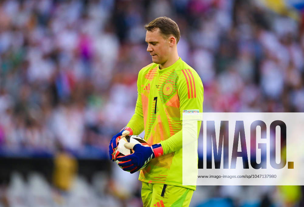 Torwart Manuel Neuer (Germany) in Aktion, UEFA EURO, EM, Europameisterschaft,Fussball 2024 - Quarter-final, Spain vs Germany, Arena Stuttgart am 05. July 2024 in Stuttgart, Deutschland. (Foto von Silas Schueller DeFodi Images) Torwart Manuel Neuer (Germany) controls the ball, UEFA EURO 2024 - Quarter-final, Spain vs Germany, Arena Stuttgart on July 5, 2024 in Stuttgart, Germany. (Photo by Silas Schueller DeFodi Images) Defodi-738_738_GERESP_20240705_534