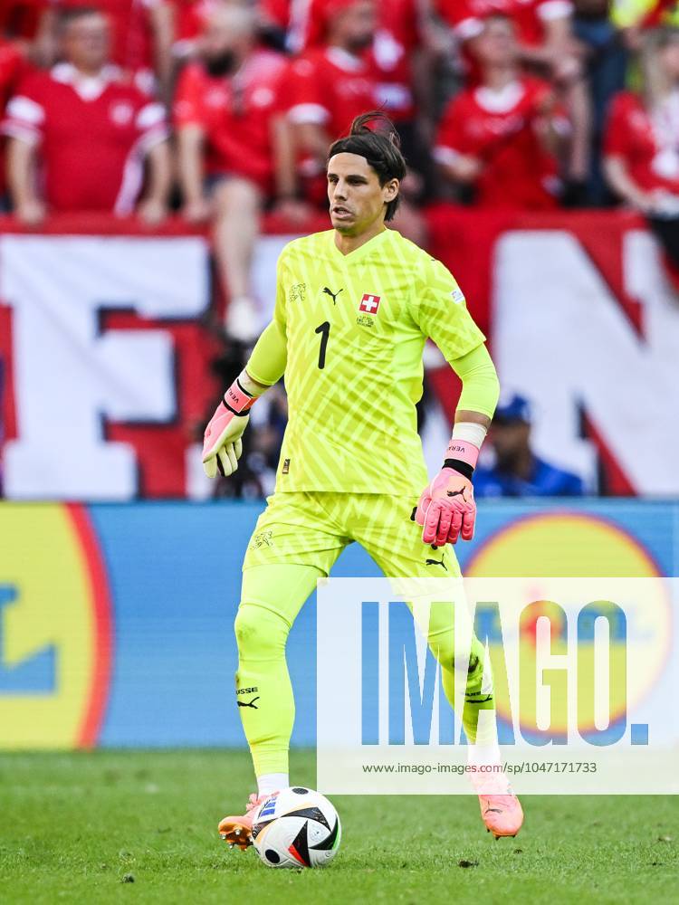 DUSSELDORF - Switzerland goalkeeper Yann Sommer during the UEFA EURO, EM, Europameisterschaft,Fussball 2024 quarter-final match between England and Switzerland at the Dusseldorf Arena on July 6, 2024 in Dusseldorf, Germany. ANP Hollandse Hoogte UEFA EURO 2024 2024 ANPxSportx xGerritxvanxKeulenxIVx 502905341 originalFilename: 502905341