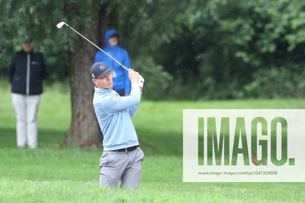 Matti Schmid (GER) schlaegt aus dem Bunker, Sand, BMW International Open 2024, Golf, DP World Tour, Herren, Finale, 07.07.2024 Moosinning Bayern Deutschland