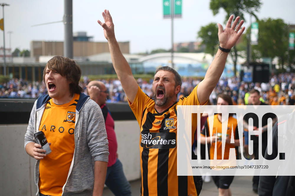 Soccer 2016: European Soccer May 28, 2016 - London, United Kingdom - A Hull fan arrives during the Skybet Championship Play Off Final match at Wembley Stadium. Photo credit should read: Philip Oldham Sportimage. London United Kingdom