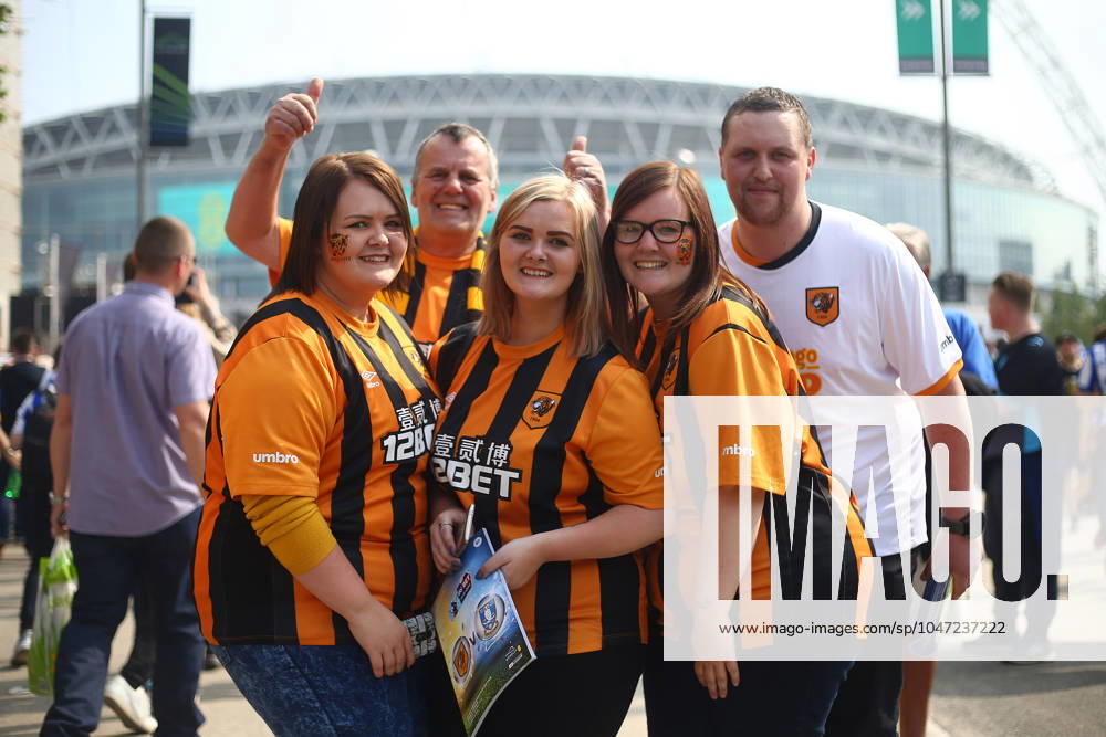 Soccer 2016: European Soccer May 28, 2016 - London, United Kingdom - Hull fans arrive during the Skybet Championship Play Off Final match at Wembley Stadium. Photo credit should read: Philip Oldham Sportimage. London United Kingdom
