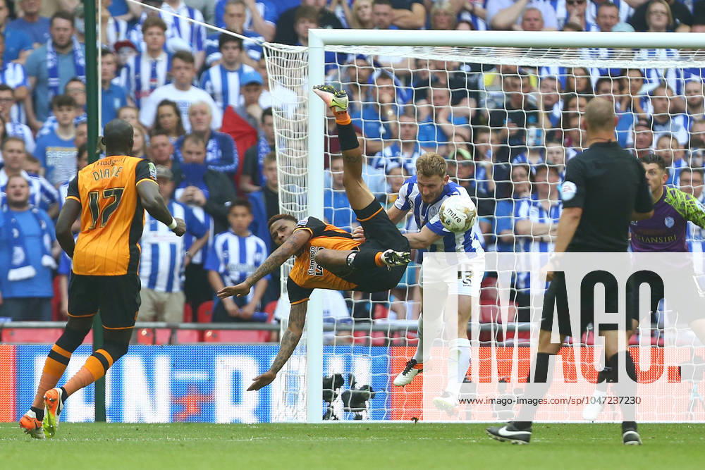 Soccer 2016: European Soccer May 28, 2016 - London, United Kingdom - Hull?s Abel Hernandez misses an athletic overhead shot on goal during the Skybet Championship Play Off Final match at Wembley Stadium. Photo credit should read: Philip Oldham Sportimage. London United Kingdom