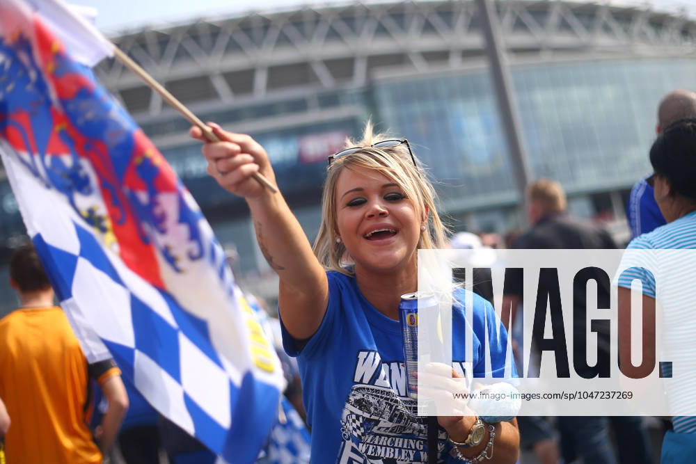 Soccer 2016: European Soccer May 28, 2016 - London, United Kingdom - Sheffield fans arrive during the Skybet Championship Play Off Final match at Wembley Stadium. Photo credit should read: Philip Oldham Sportimage. London United Kingdom