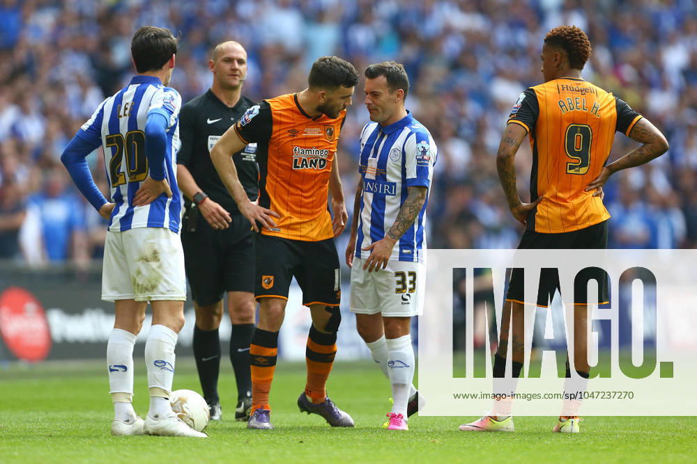 Soccer 2016: European Soccer May 28, 2016 - London, United Kingdom - Hull s Robert Snodgrass and Wednesday?s Ross Wallace have words during the Skybet Championship Play Off Final match at Wembley Stadium. Photo credit should read: Philip Oldham Sportimage. London United Kingdom