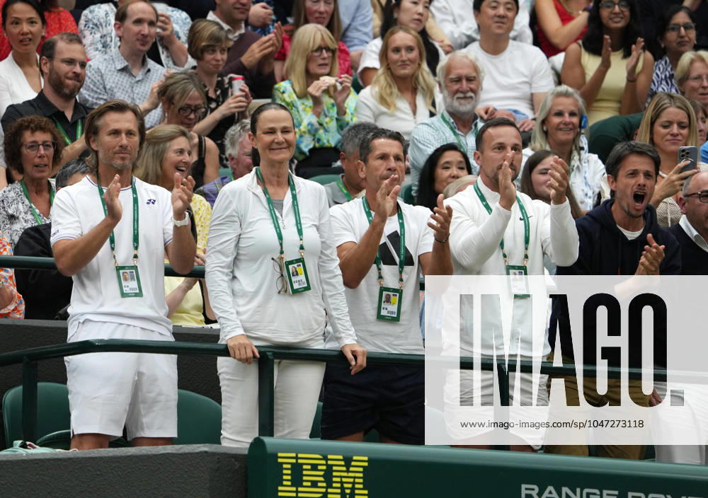 Lawn Tennis - 2024 Wimbledon Championship Lulu Sun (NZL) v Donna Vekic (CRO) All England Lawn Tennis & Croquet Club - Tuesday 9h July 2024 Donna Vekic coaches in the players box applaud Donna