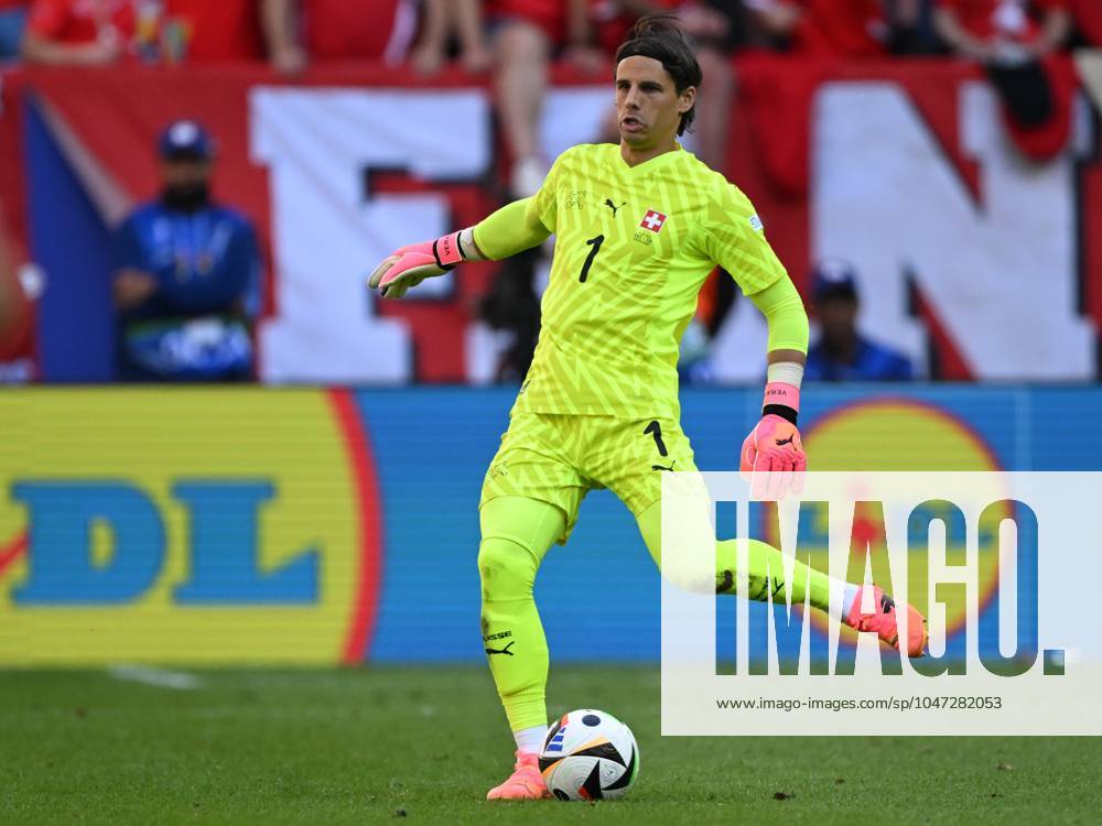 DUSSELDORF - Switzerland goalkeeper Yann Sommer during the UEFA EURO, EM, Europameisterschaft,Fussball 2024 quarter-final match between England and Switzerland at the Dusseldorf Arena on July 6, 2024 in Dusseldorf, Germany. ANP Hollandse Hoogte UEFA EURO 2024 2024 ANPxSportx xGerritxvanxKeulenxIVx 503143548 originalFilename: 503143548