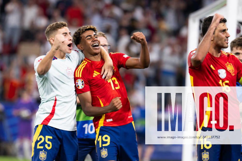 EURO 2024, Die Highlights (240710) -- MUNICH, July 10, 2024 -- Lamine Yamal (C) of Spain celebrates with teammate Fermin Lopez after the UEFA EURO, EM, Europameisterschaft,Fussball 2024 Semifinal match between Spain and France in Munich, Germany on July 9, 2024. ) (SP)GERMANY-MUNICH-FOOTBALL-EURO 2024-SEMIFINAL-SPAIN VS FRANCE XiaoxYijiu