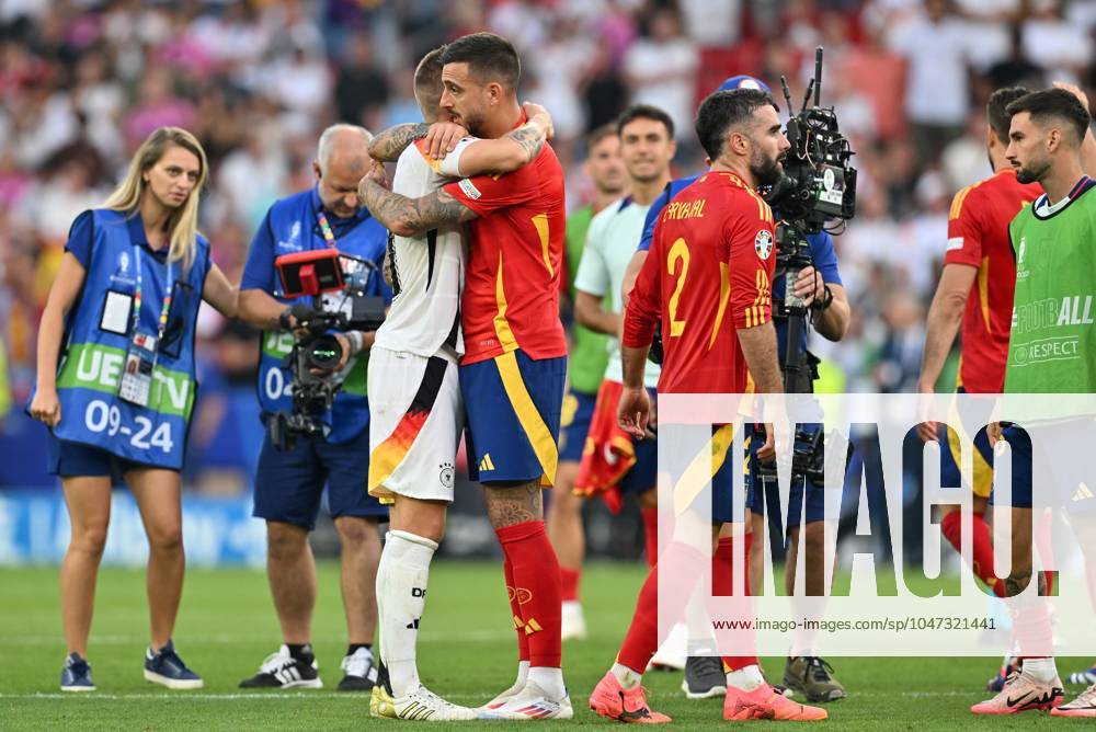 EURO2024 SPAIN VS GERMANY Toni Kroos (8) of Germany looking dejected and disappointed but being kissed and hugged by Joselu (Jose Luis Mato Sanmartin)(9) of Spain after losing a soccer game between the national teams of Spain and Germany in the Quarter Final stage of the UEFA EURO, EM, Europameisterschaft,Fussball 2024 tournament , on Thursday 5 July 2024 in Stuttgart , Germany . PHOTO SPORTPIX David Catry STUTTGART GERMANY