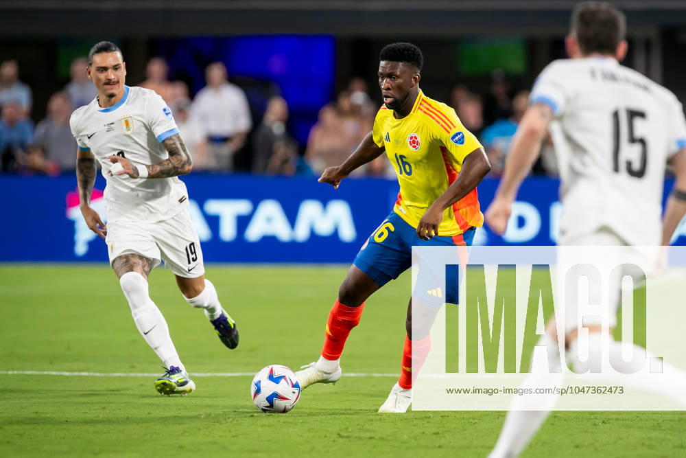 CHARLOTTE, NC - JULY 10: Colombia midfielder Jefferson Lerma (16) attempts to split the defense during the CONMEBOL Copa America semifinal between Uruguay and Colombia on Wednesday July 10, 2024 at Bank of America Stadium in Charlotte, NC. (Photo by Nick Tre. Smith Icon Sportswire) SOCCER: JUL 10 CONMEBOL Copa America - Semifinals - Uruguay vs Colombia Icon2407100012