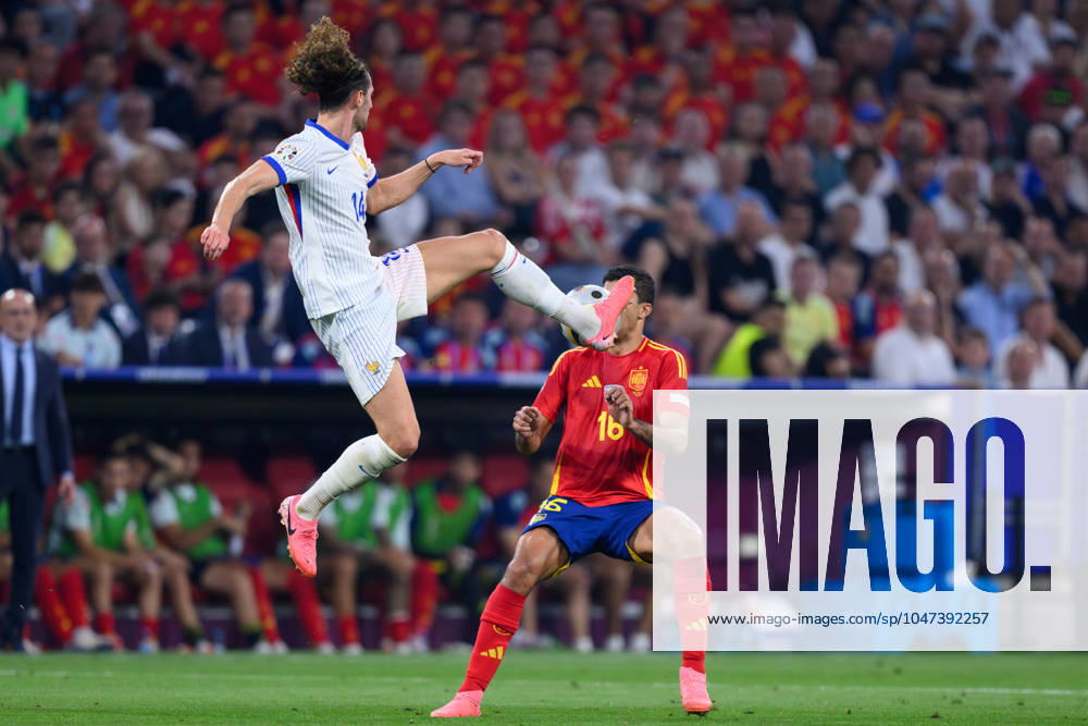 KAI SCHWOERER Adrien Rabiot of France and Rodri of Spain (L-R) compete for the ball during the UEFA EURO, EM, Europameisterschaft,Fussball 2024 semi-final match between Spain and France at Munich Football Arena on July 9, 2024 in Munich, Germany. 090724-CPL-ESPvFRA-170
