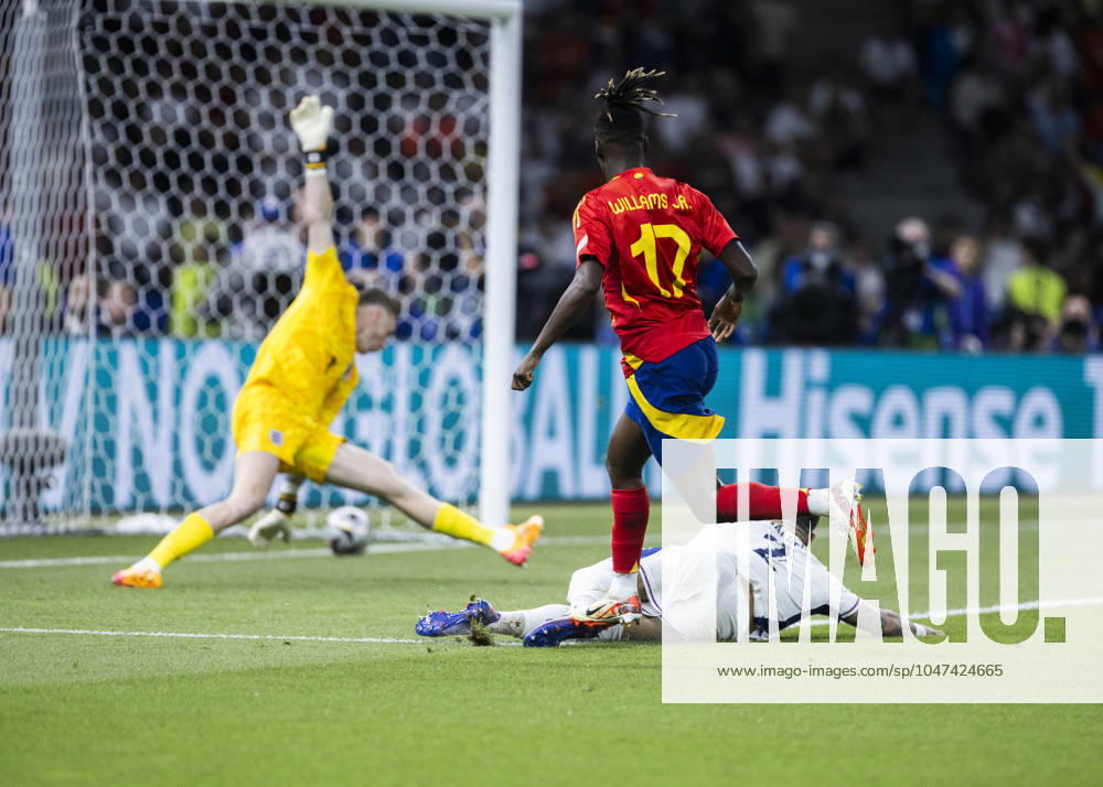 Berlin, Olympiastadion, 14.07.2024: Nico Williams of spain scores the 1:0 goal during the final match at the UEFA EURO, EM, Europameisterschaft,Fussball 2024 Spain vs. England