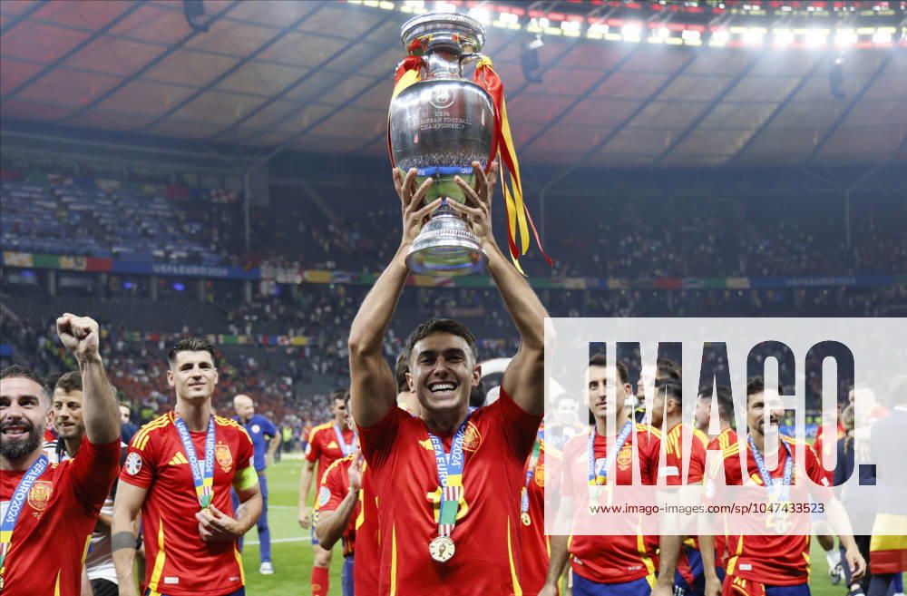 Spain v England: Final - UEFA EURO, EM, Europameisterschaft,Fussball 2024 Martin Zubimendi of Spain celebrates with the trophy after winning the UEFA EURO 2024 final match between Spain and England at Olympiastadion on July 14, 2024 in Berlin, Germany. Berlin Olympiastadion Germany Germany