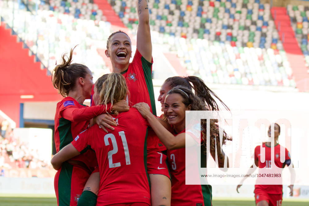 Leiria, Portugal, July 16 2024: Stephanie Ribeiro (7 Portugal) celebrates her goal with the team during the Womens Euro Qualifiers International game between Portugal and Malta at Estadio Dr Magalhaes Pessoa in Leiria, Portugal. (Pedro Porru SPP)