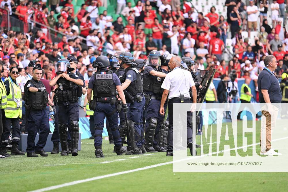 Police Mens football, Argentina vs Morocco , Men s preliminary round during the Olympic Games, Olympische Spiele, Olympia, OS Paris 2024 JO 2024 : FOOTBALL - Argentine vs Maroc - Jeux Olympiques 2024 - Paris2024 - Saint-Etienne - 24 07 2024 DPPI Panoramic