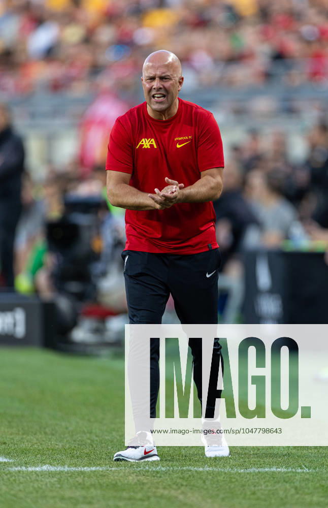 Football - Pre-Season - Liverpool FC v Real Betis Balompià PITTSBURGH - Friday, July 26, 2024: Liverpool s head coach Arne Slot during a pre-season friendly match between Liverpool and Real Betis Balompià at the Acrisure Stadium on day three of the club s pre-season tour of the USA. (Photo by David Rawcliffe Propaganda) PITTSBURGH Acrisure Stadium PENNSYLVANIA USA