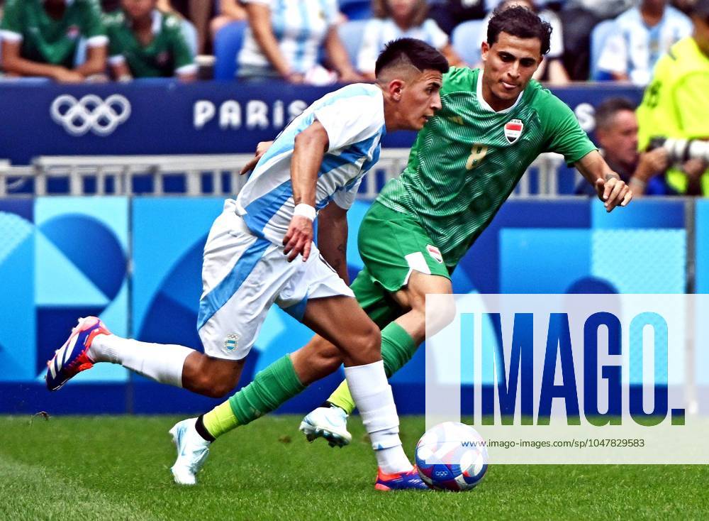 Match foot Jeux Olympique Paris 2024 Argentine-Irak JEUX OLYMPICS PARIS 2024 PHOTOPQR LE PROGRES Stéphane GUIOCHON - Décines-Charpieu 27 07 2024 - Match foot Jeux Olympique Paris 2024 Argentine-Irak -A Décines au Groupama Stadium pour les Jeux Olympique Paris 2024 match de football de poule Argentine-Irak ici Thiago Almada - The Paris 2024 Summer Olympic Games, Olympische Spiele, Olympia, OS (Jul 26-Aug 11, 2024). FOOTBALL Argentina - Irak
