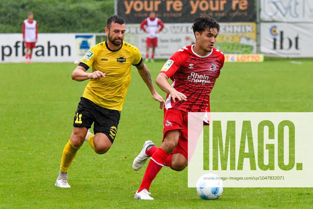 V.li.: Arda Süne (FC Köln II, 10) rechts, am Ball, Aktion, Action, Spielszene, 27.07.2024, Jülich (Deutschland), Fussball, Regionalloga West, FC Eintracht Hohkeppel - 1. FC Köln II