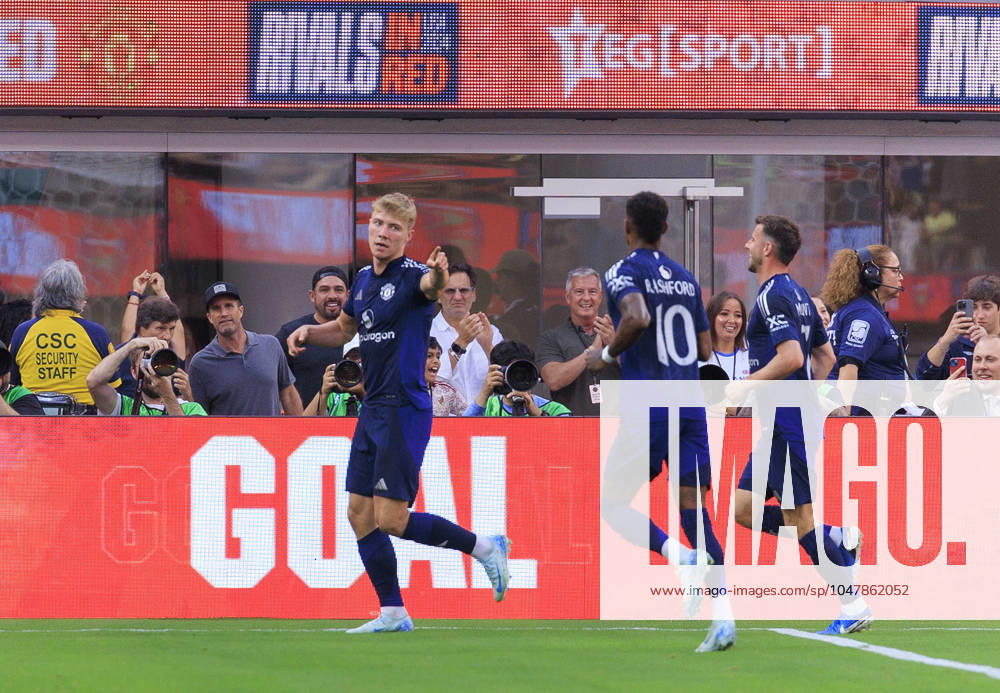 Rasmus Hojlund 9 of Manchester United, ManU celebrates a goal during their Rivals in Red Tour match against Arsenal FC on Saturday July 27, 2024 at the SoFi Stadium in Inglewood, California. JAVIER ROJAS PI Inglewood USA - ZUMAp124 20240727_zaa_p124_060