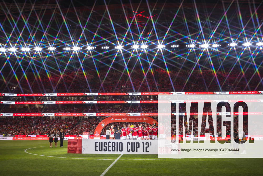 SL Benefica Vs Feyenoord in Lisbon, Portugal - 28 Jul 2024 SL Benfica players receive the Eusebio Cup Trophy at the end of the Pre-Season Friendly match between SL Benfica and Feyenoord at Estadio da Luz. (Final score: SL Benfica 5 - 0 Feyenoord) Lisbon Portugal