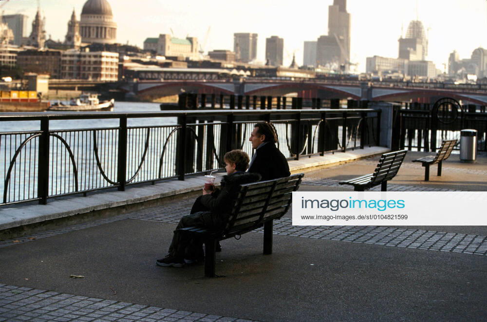 LOVE ACTUALLY THOMAS SANGSTER, LIAM NEESON LOVE ACTUALLY Date: 2003 Mandatory credit line: Image courtesy UNIVERSAL PICTURES WORKING TITLE FILMS DNA FILMS Ronald Grant Archive Mary Evans