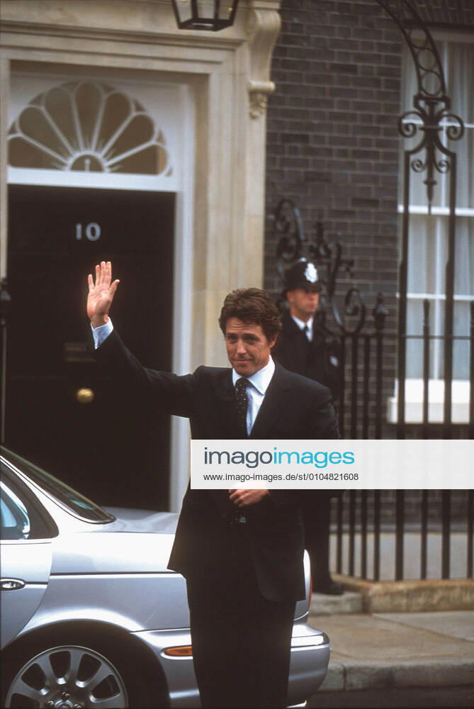 LOVE ACTUALLY HUGH GRANT Date: 2003 Mandatory credit line: Image courtesy UNIVERSAL PICTURES WORKING TITLE FILMS DNA FILMS Ronald Grant Archive Mary Evans
