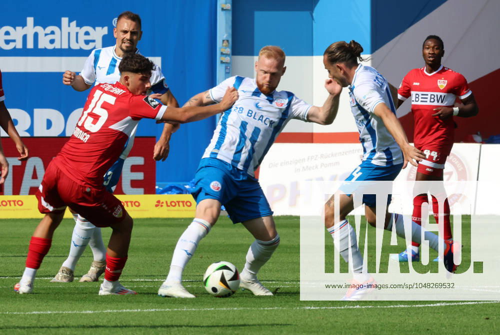 FC Hansa Rostock - VfB Stuttgart II Deutschland, Rostock, 03.08.2024, Fussball, 3. Liga, FC Hansa Rostock - VfB Stuttgart II (1:1): v.l. Luan Simnica (VfB Stuttgart II), Nils Fröling (FC Hansa Rostock).