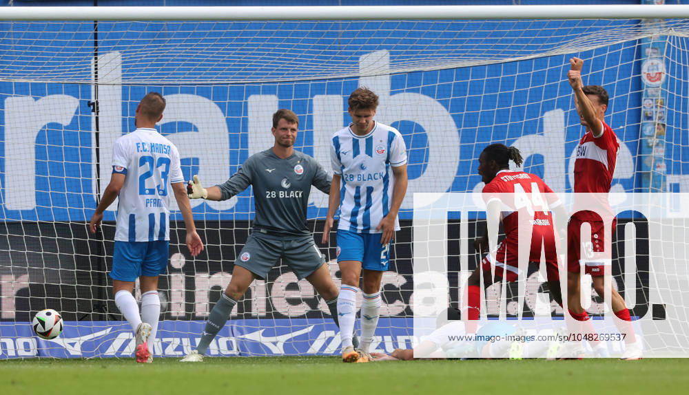 FC Hansa Rostock - VfB Stuttgart II Deutschland, Rostock, 03.08.2024, Fussball, 3. Liga, FC Hansa Rostock - VfB Stuttgart II (1:1): Benjamin Uphoff (FC Hansa Rostock); Tor 1:1 Boakye.