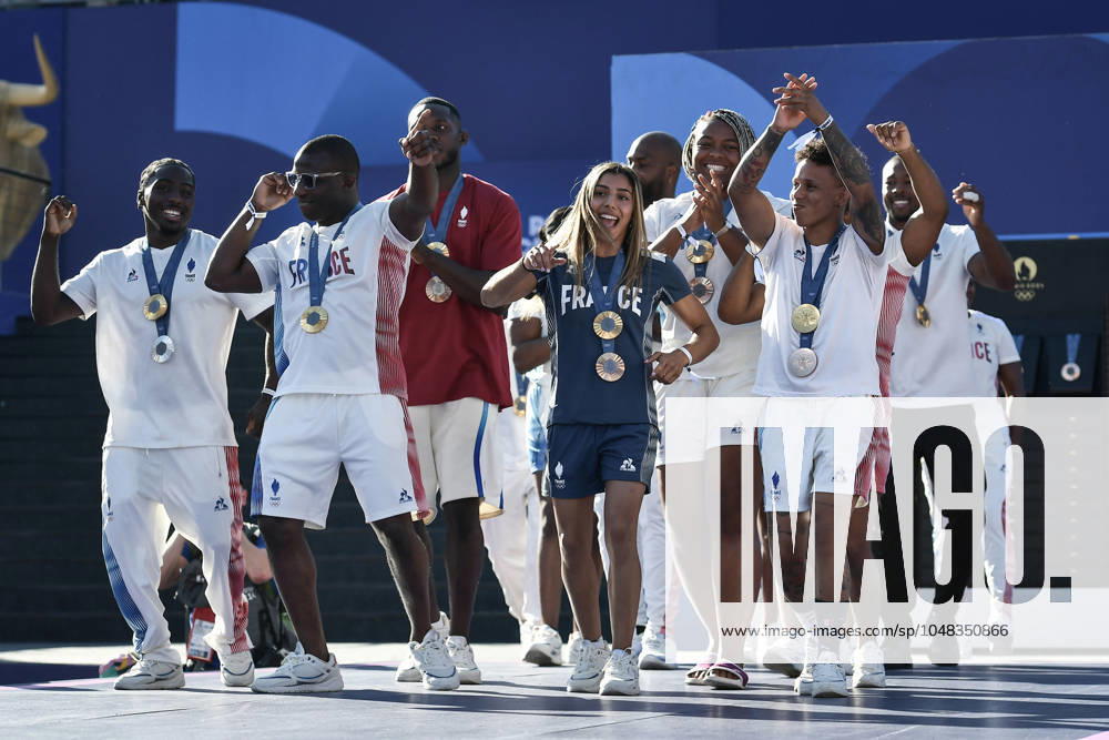 Paris 2024 - Fans welcome medalists at the Parc des Champions in Paris Judo Mixed Team Gold Medalists Team France celebrating as fans welcome champions at the Parc des Champions at Trocadero, during the Paris 2024 Olympic Games, Olympische Spiele, Olympia, OS on August 5, 2024. Photo by Firas Abdullah ABACAPRESS.COM Paris Ile-de-France Greece