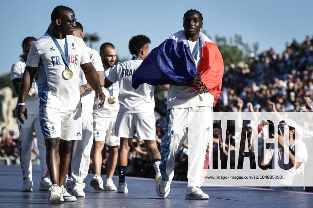 Paris 2024 - Fans welcome medalists at the Parc des Champions in Paris Judo Mixed Team Gold Medalists Team France with Joan-Benjamin Gaba celebrating as fans welcome champions at the Parc des Champions at Trocadero, during the Paris 2024 Olympic Games, Olympische Spiele, Olympia, OS on August 5, 2024. Photo by Firas Abdullah ABACAPRESS.COM Paris Ile-de-France Greece