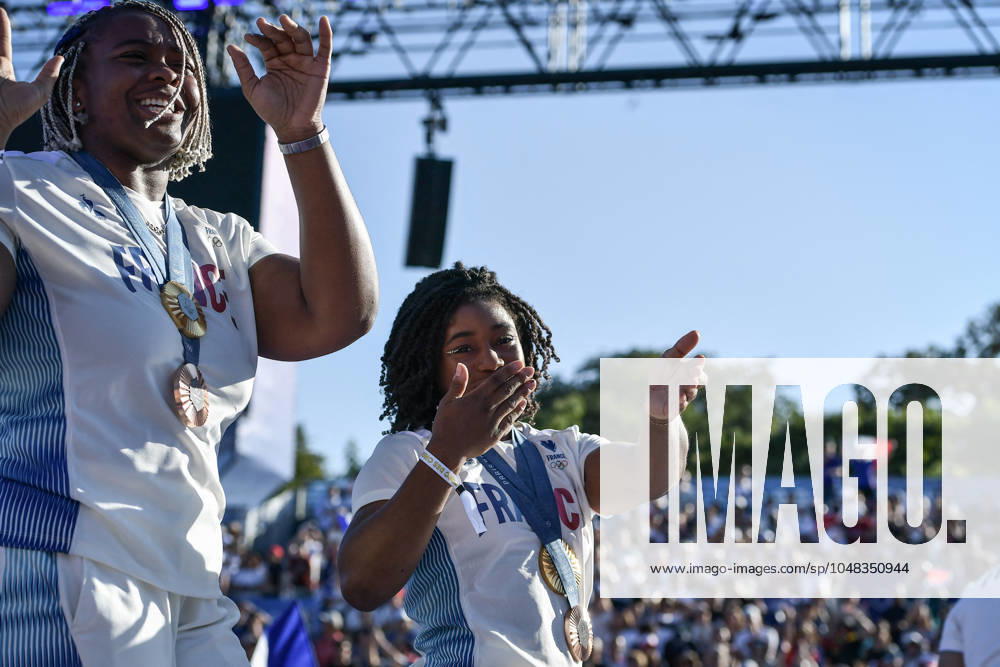 Paris 2024 - Fans welcome medalists at the Parc des Champions in Paris Judo Mixed Team Gold Medalists Team France with Romane Dicko and Sarah Leonie Cysique celebrating as fans welcome champions at the Parc des Champions at Trocadero, during the Paris 2024 Olympic Games, Olympische Spiele, Olympia, OS on August 5, 2024. Photo by Firas Abdullah ABACAPRESS.COM Paris Ile-de-France Greece