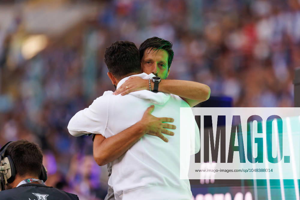 Ruben Amorim (Sporting CP coach) hugs Victor Bruno (FC Porto coach) during the Supertaca Candido de Oliveira 2024 game between Sporting CP and FC Porto at Estadio Municipal de Aveiro. Final score; Sporting CP 3:4 FC Porto. Aveiro Portugal - ZUMAs197 20240803_aab_s197_066
