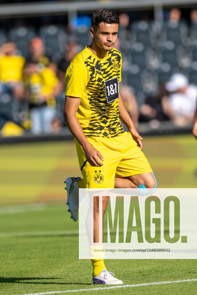 Testspiel, Saison 2024 2025, Borussia Moenchengladbach - FC Villareal in Altach. Kjell Arik Waetjen (Borussia Dortmund, 38) ist auf dem Paltz und testet sein getaptes Knie. Foto: Kirchner-Media DI