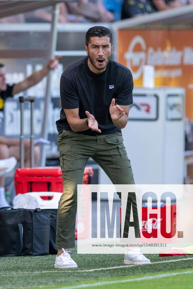 Testspiel, Saison 2024 2025, Borussia Moenchengladbach - FC Villareal in Altach. Nuri Sahin (Borussia Dortmund, Trainer) versucht sein Team zu motivieren. Foto: Kirchner-Media DI