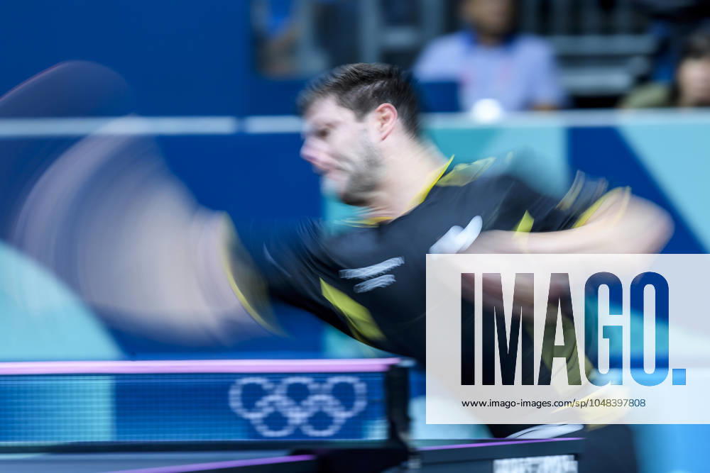 FRA, Olympische Sommerspiele Paris 2024, Tischtennis , Herren Team. Viertelfinale, Deutschland (GER) vs Schweden (SWE) 06.08.2024, , Paris, FRA, Olympische Sommerspiele Paris 2024, Tischtennis , Herren Team. Viertelfinale, Deutschland (GER) vs Schweden (SWE), im Bild feature, verwischt, unscharf Tischtennis mit Olympischen Ringen