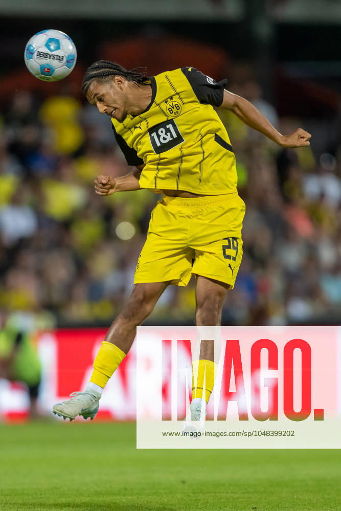 Testspiel, Saison 2024 2025, Borussia Moenchengladbach - FC Villareal in Altach. Paris Josua Brunner (Borussia Dortmund, 29) beim Kopfball. Foto: Kirchner-Media DI
