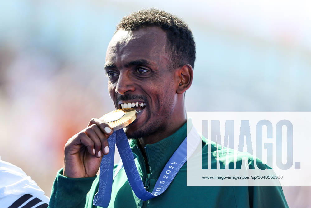OLYMPICS - Olympic Summer Games 2024 PARIS,FRANCE,10.AUG.24 - OLYMPICS, ATHLETICS - Olympic Summer Games Paris 2024, marathon, men, medal ceremony. Image shows the rejoicing of Tamirat Tola (ETH). GEPAxpictures Klansek