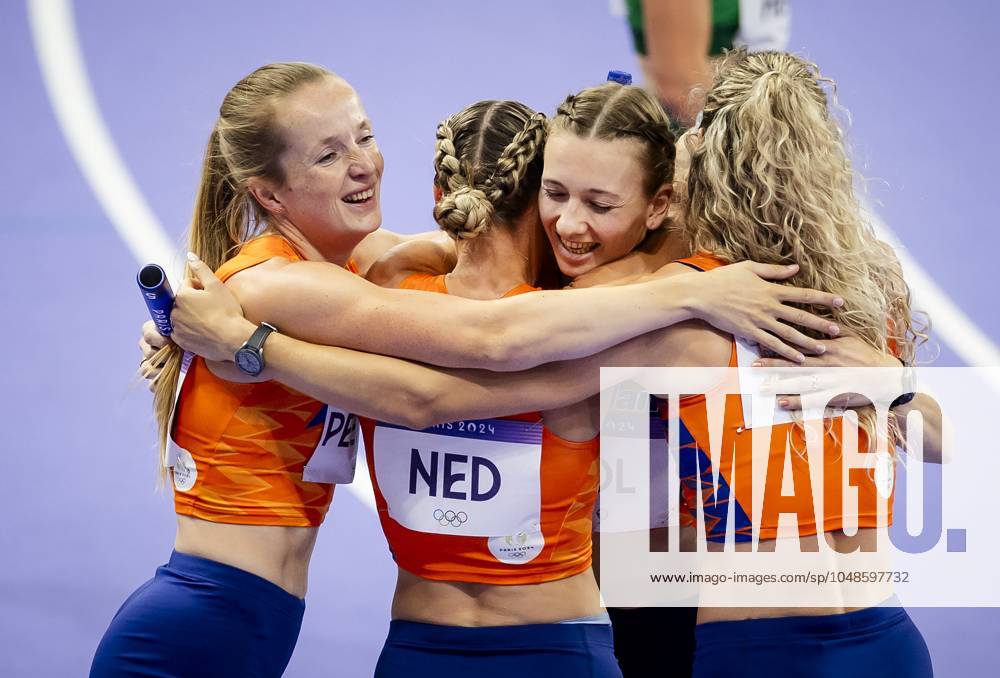 PARIS - Lieke Klaver, Cathelijn Peeters, Lisanne de Witte and Femke Bol react after winning the silver medal in the 4 x 400m relay (w) of athletics during the Olympic Games, Olympische Spiele, Olympia, OS ANP ROBIN VAN LONKHUIJSEN ANPxSportx IVx 505720224 originalFilename: 505720224