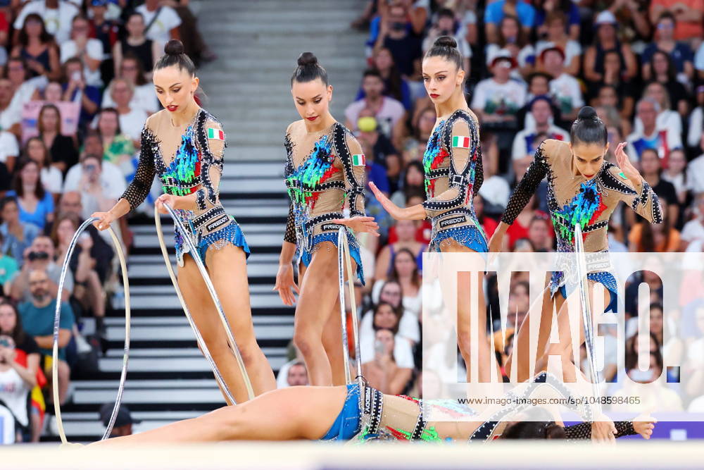Italy team group, Mannschaftsbild, Totale (ITA), AUGUST 10, 2024 - Rhythmic gymnastics, Rhythmische Sportgymnastik, RSG : Group All-Around Final during the Paris 2024 Olympic Games, Olympische Spiele, Olympia, OS at Porte de La Chapelle Arena in Paris, France. (262886983)